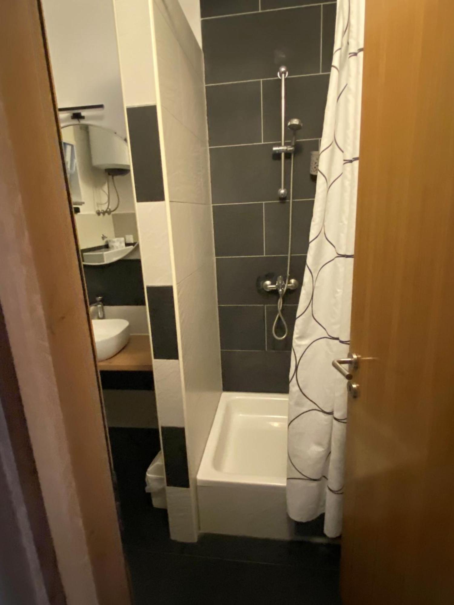 Apartmani Dragicevic ヴィル エクステリア 写真